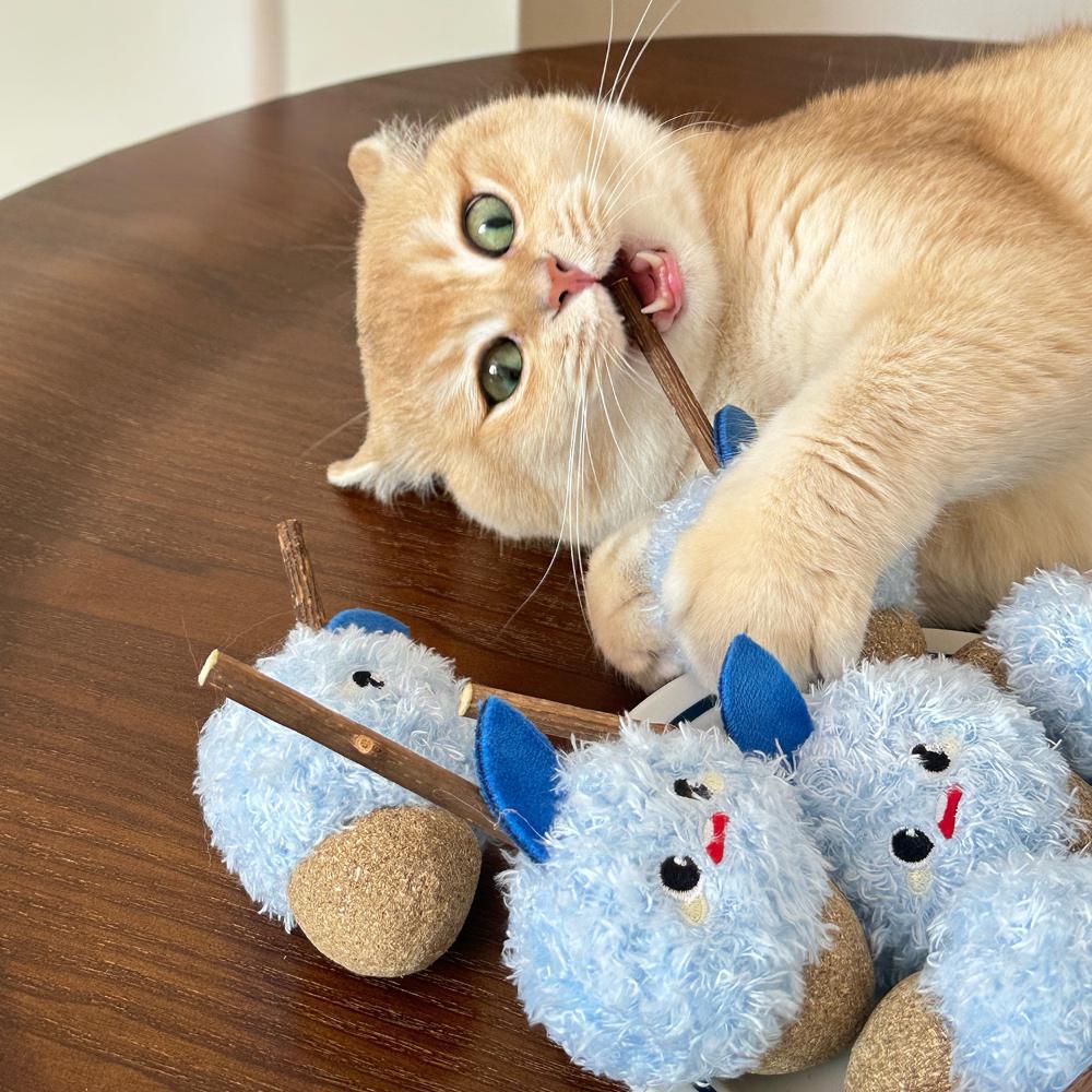 Snowberry Cat Chew Toy